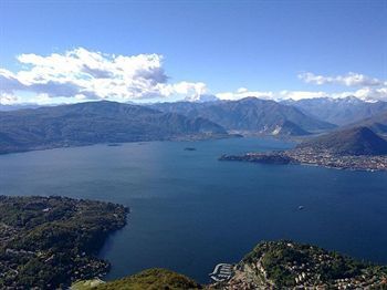 Funivie Del Lago Maggiore Hotel Лавено Екстериор снимка